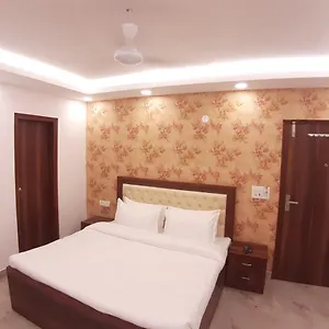 https://triom.hotelsdelhi.org